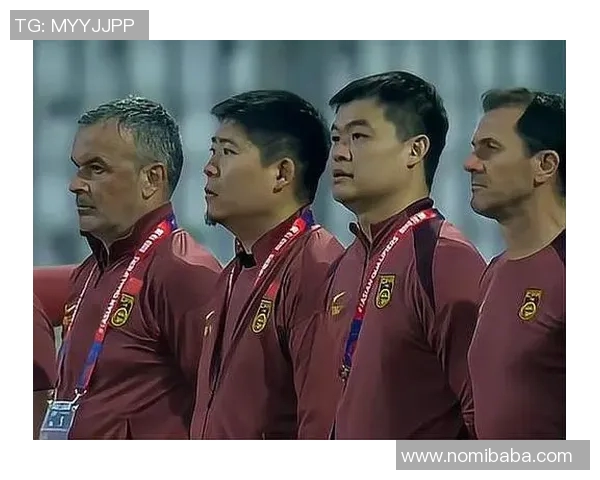 球迷高唱国歌全场合唱，画面震撼人心